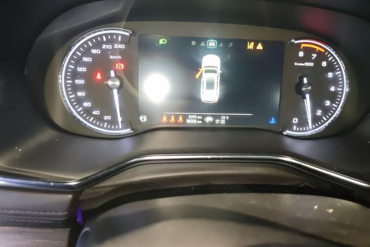 Used Roewe RX8 2018 30T Smart Connectivity Two-Wheel Drive Supreme Edition
