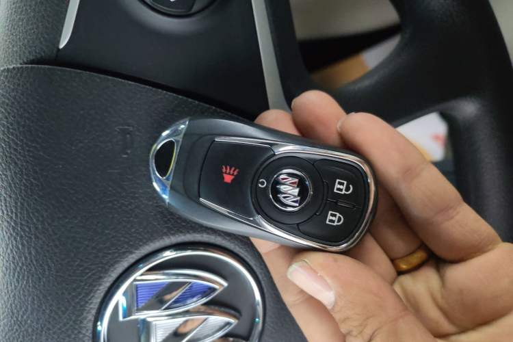 Used Buick GL8 2023 Land Executive Class Comfort Model
