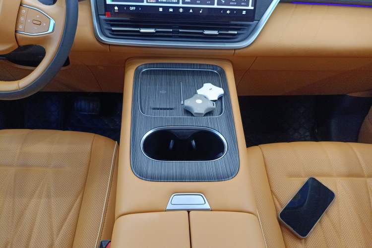 Used  eπ008 2024 210Max Range-Extended Version 6 Seats