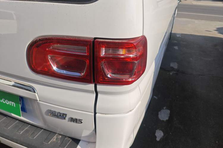 Used FORTHING Lingzhi 2023 M5L 1.6L Base Model 7 Seats
