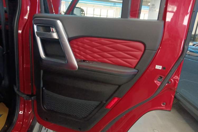 Used Beijing Auto BJ40 2019 PLUS 2.3T Automatic Four-Wheel Drive Premium Edition China VI
