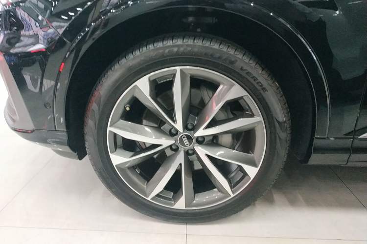 Used Audi Q7 2023 45 TFSI quattro S line Sport model
