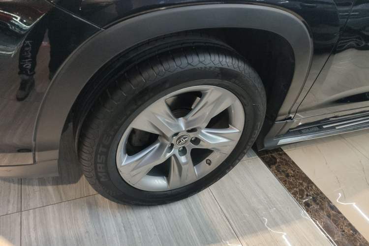 Used Toyota Highlander 2018 2.0T Four-Wheel Drive Luxury Edition 7 Seats China V Emission Standard
