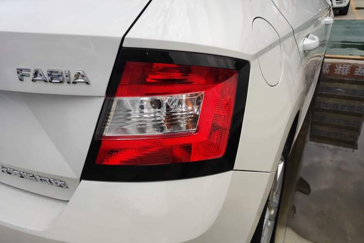 Used Skoda Fabia 2017 1.4L Automatic Car Enjoy Edition
