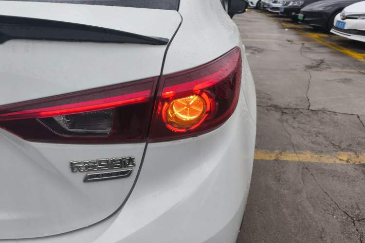 Used Mazda Mazda 3 Axela 2017 Sedan 1.5L Automatic Luxury Model Emission Standard China V
