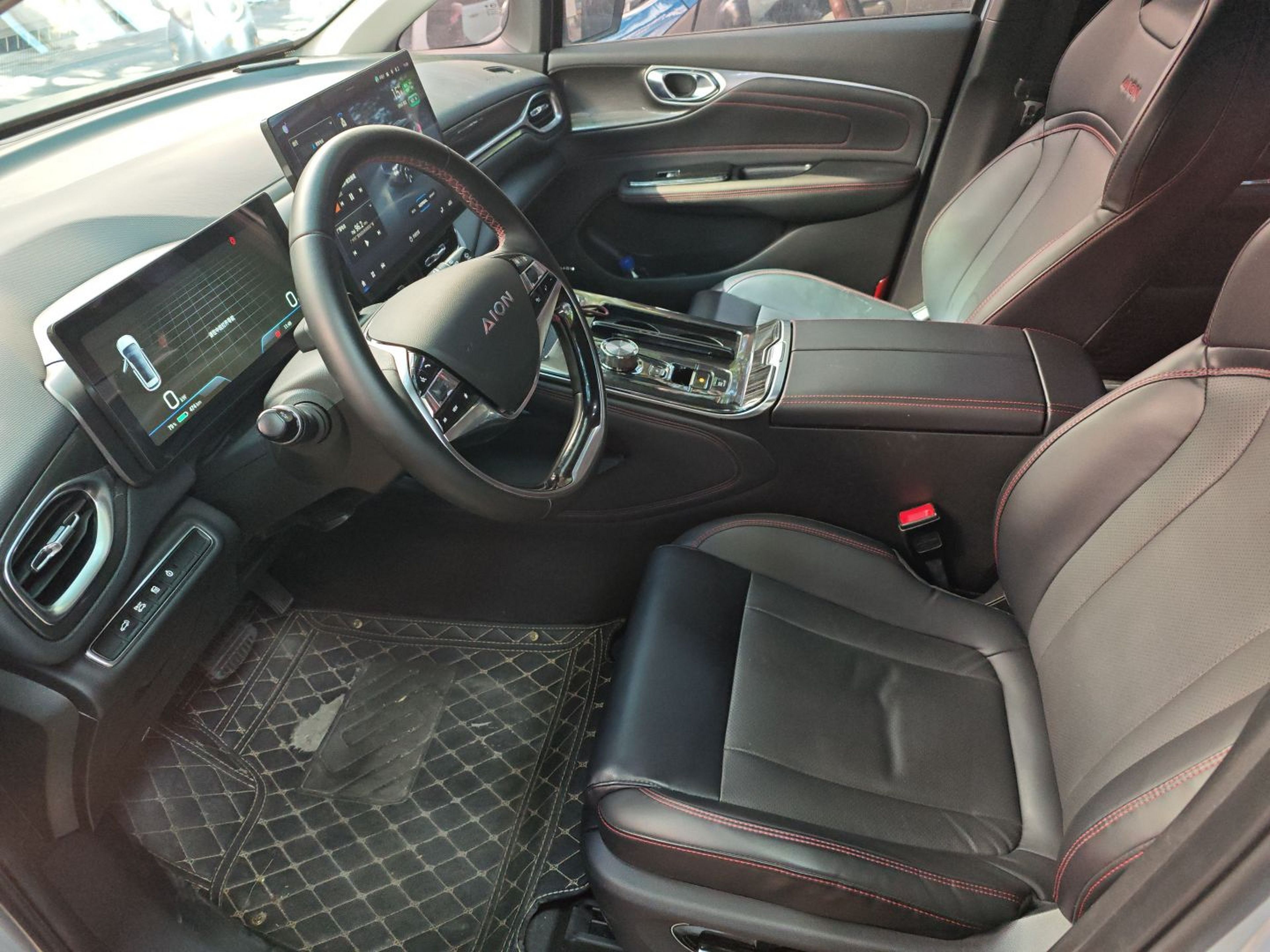 Переднее сиденье в автомобиле