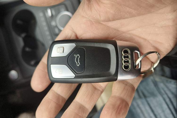 Used Audi A4L 2017 40 TFSI Ambition Edition
