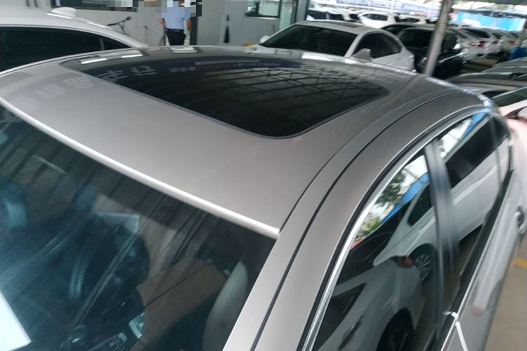 Used BMW 5 Series 2014 528Li Leading Model
