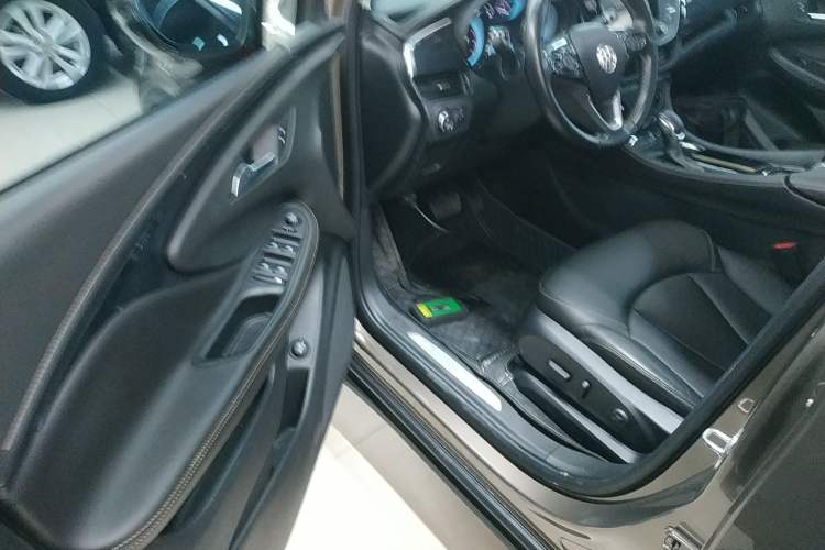 Used Buick Envision 2017 28T Four-Wheel Drive Elite Model
