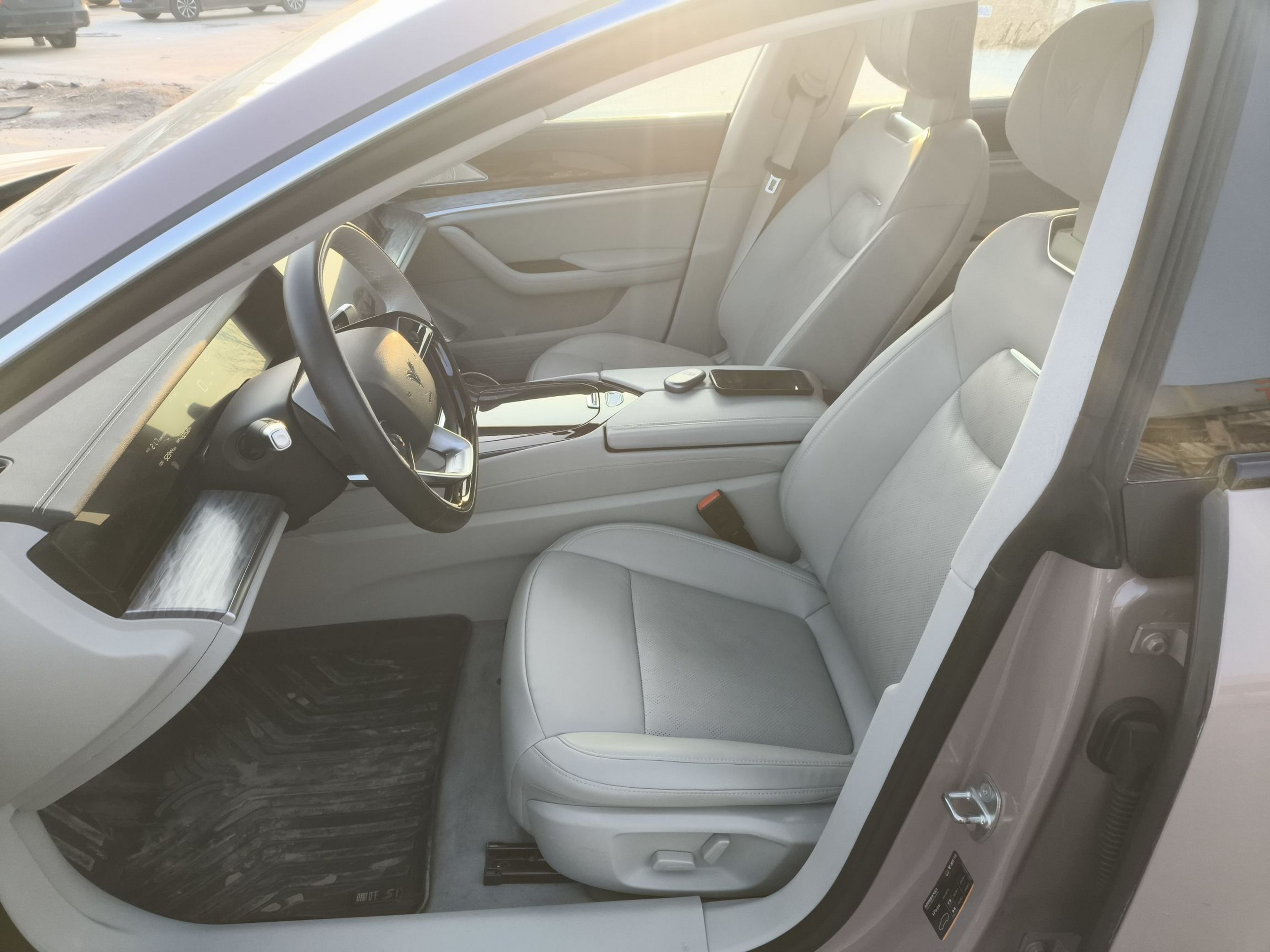 Переднее сиденье в автомобиле