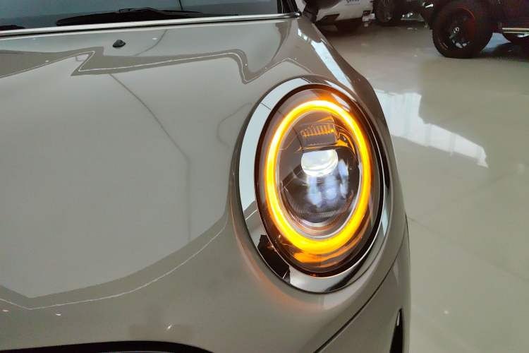 Used  MINI 2023 Updated 1.5T COOPER Artist Five-Door Edition
