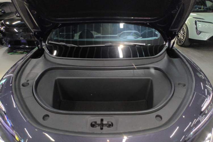 Used  12 2023 700 Three-Laser Rear-Wheel Drive Luxury Edition
