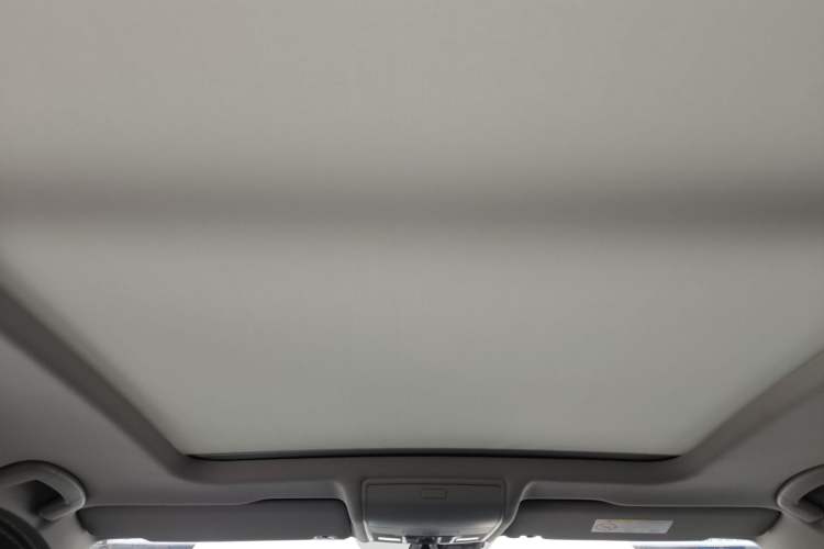 Used Volkswagen Tiguan L 2019 Revised 330TSI Automatic Two-Wheel Drive Smart & Luxury Edition China VI Standard
