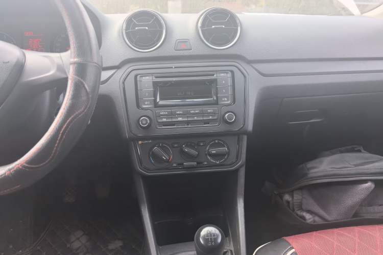 Used Volkswagen Jetta 2019 Dream Edition 1.4L Manual Fashion Version