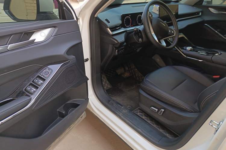Used Haval H6 2024 1.5T Two-Wheel-Drive Classic Edition
