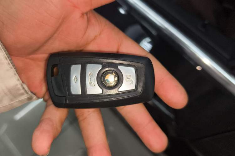 Used BMW 5 Series 2014 520Li Elegant Model
