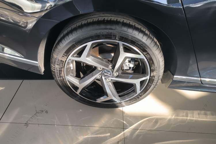 Used Volkswagen Magotan 2025 Zhongxiang Version 330TSI DSG Luxury Edition