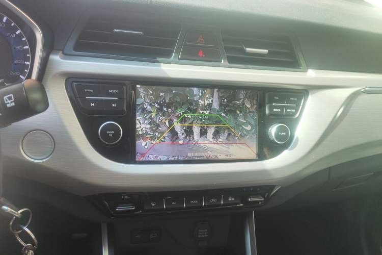 Used Geely Auto Vision X3 2019 Upgraded Model 1.5L Manual Luxury Version