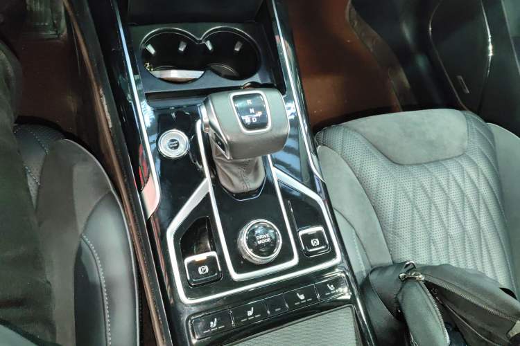 Used Hongqi HS5 2022 Revised Version 2.0T Smart Connect Flagship Edition