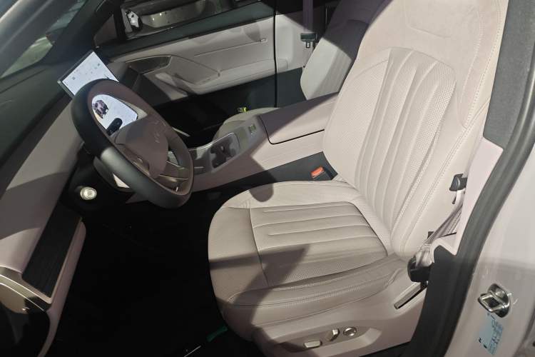 Used ONVO L60 2024 60 kWh Rear-Drive Version