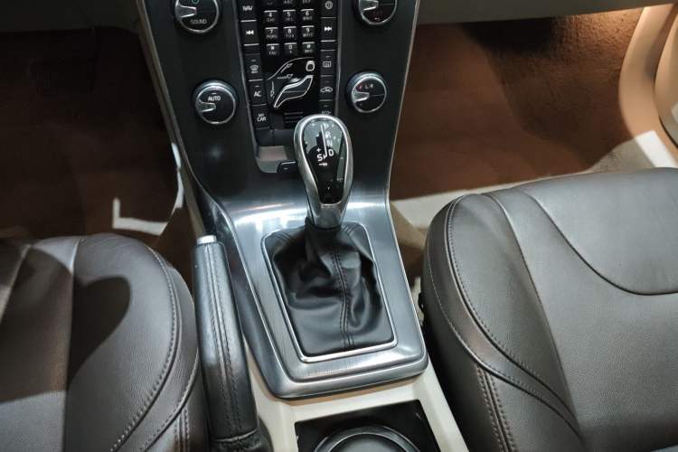 Used Volvo V40 2016 T3 Zhiyi Edition
