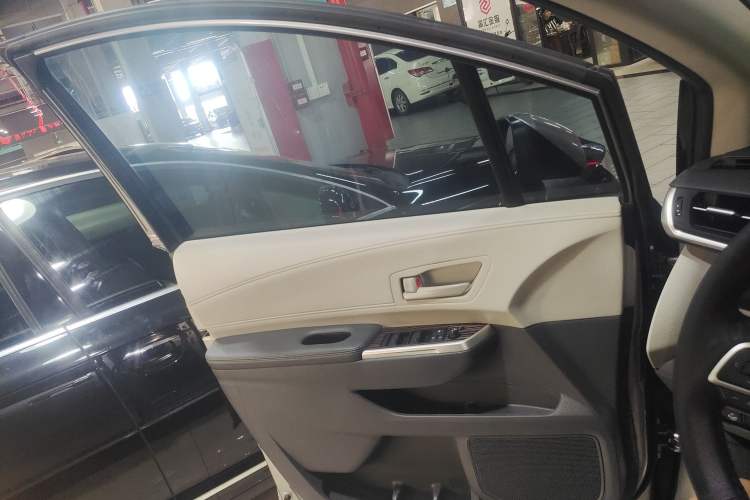 Used Toyota Sienna 2023 2.5L Hybrid Comfort Edition
