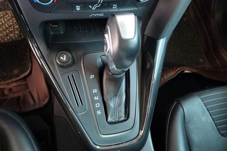 Used Ford Focus 2015 Hatchback 1.6L Automatic Fashion Edition
