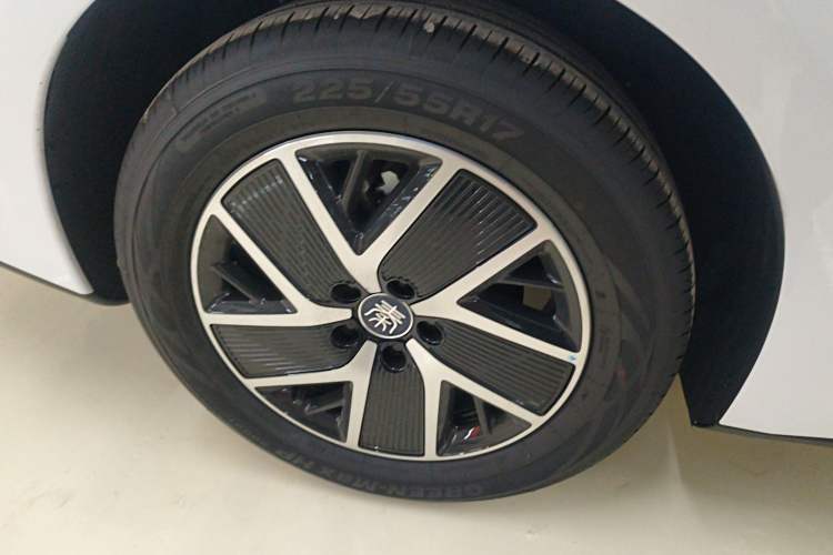 Used BYD Qin L 2025 DM-i Smart Drive 120KM Leading Model