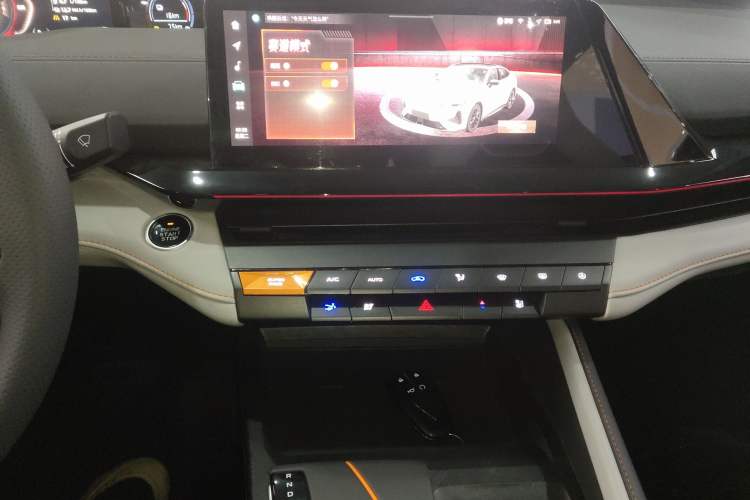 Used Changan UNI-V iDD 2024 Blue Whale Smart Electric iDD 136km Luxury Model