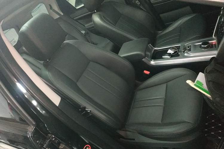 Used Land Rover Discovery Sport 2018 240 PS SE Version