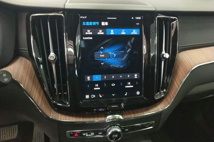 Used Volvo XC60 New Energy 2025 Plug-in Hybrid Long-Range All-Wheel Drive Smart Luxury Edition