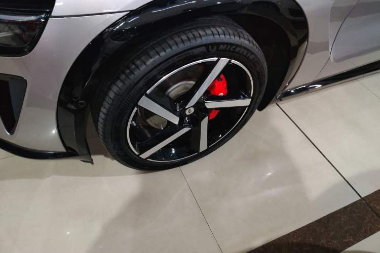 Used  YU7 2025 Ultra-Long Range High-Performance All-Wheel-Drive Max Edition
