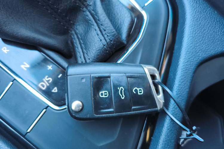 Used Volkswagen Tiguan L 2019 Revised 330TSI Automatic Two-Wheel Drive Smart & Luxury Edition China VI Standard
