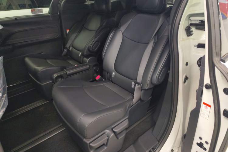 Used Toyota Granvia 2026 Model 2.5L Hybrid Comfort Edition