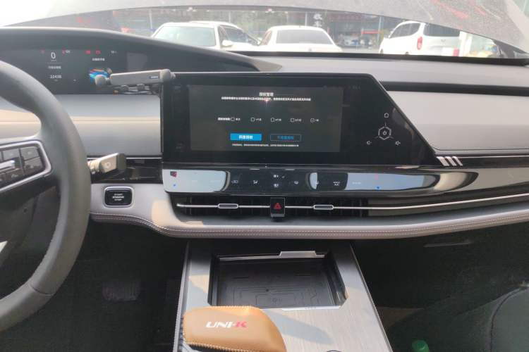 Used Changan UNI-K 2023 2.0T Two-Wheel Drive YueShang Trim
