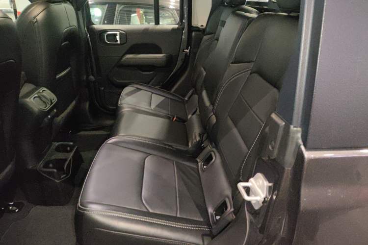 Used  Gladiator 2023 3.6L Overland
