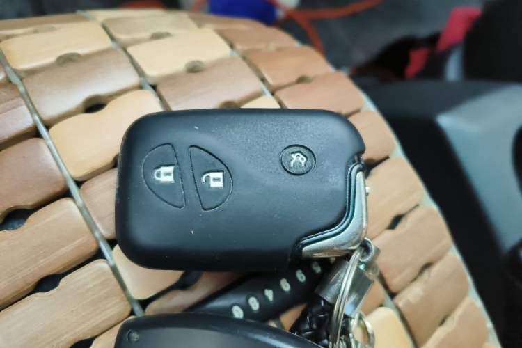 Used BYD S6 2014 2.0L Manual Luxury 5-Seater