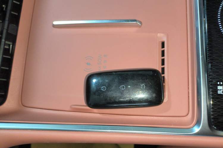 Used  L6 2025 EM-i 140km Starship Edition
