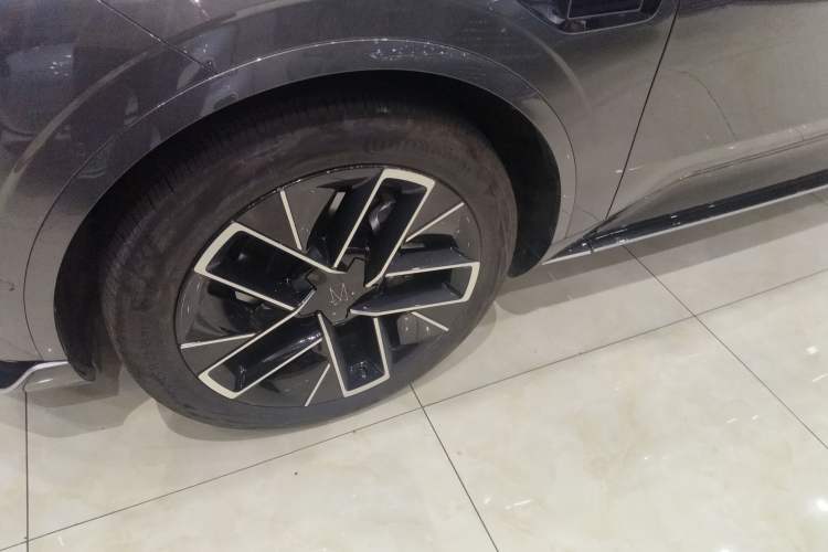 Used  11 2024 580 Three-Laser Four-Wheel Drive Luxury Edition
