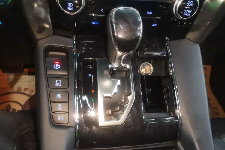 Used Toyota Vellfire 2019 Dual-Engine 2.5L HV Luxury Edition