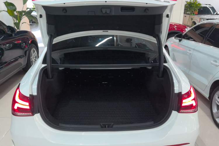 Used Mercedes-Benz A-Class 2022 Second Facelift A 200 L Sport Sedan Fashion Version