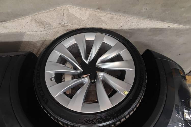 Used Tesla Model Y 2025 Long-Range All-Wheel Drive First Edition
