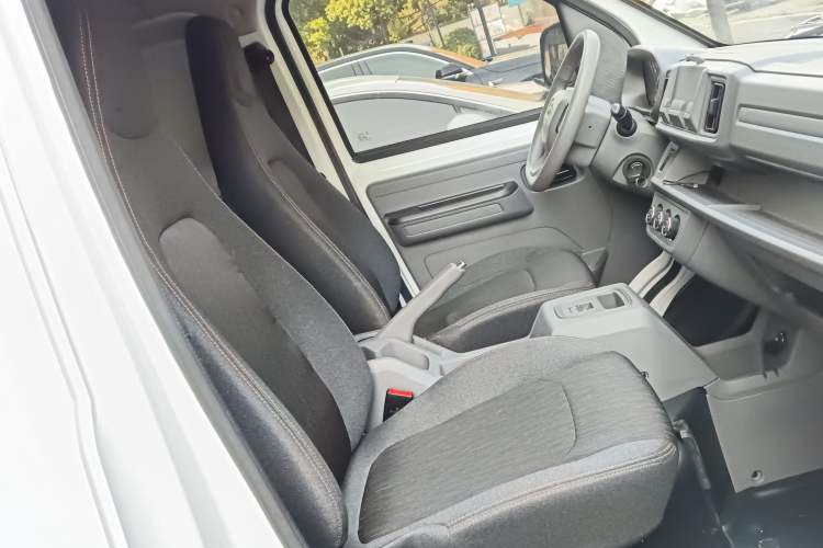 Used Karry Jiangtun E5 2024 268 km Range Open-Window 6-Seater Version
