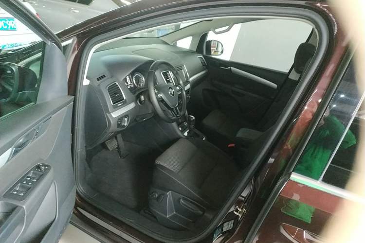 Used Volkswagen Sharan 2018 Revised Version 380TSI Comfort Edition 7-Seater
