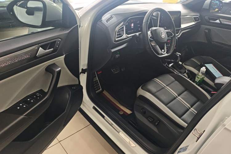 Used Volkswagen T-ROC 2023 300TSI DSG Two-Wheel-Drive Chen Guang Edition