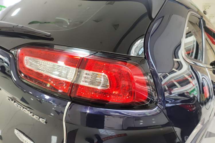 Used  Cherokee 2016 2.4L Professional Smart Version
