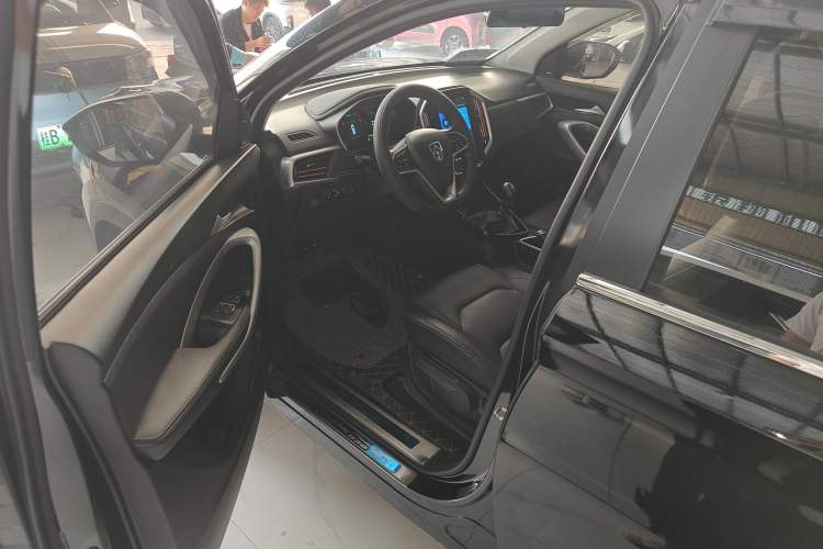 Used Baojun 530 2021 Global Car Anniversary Edition 1.5T Manual Luxury Model 7 Seats