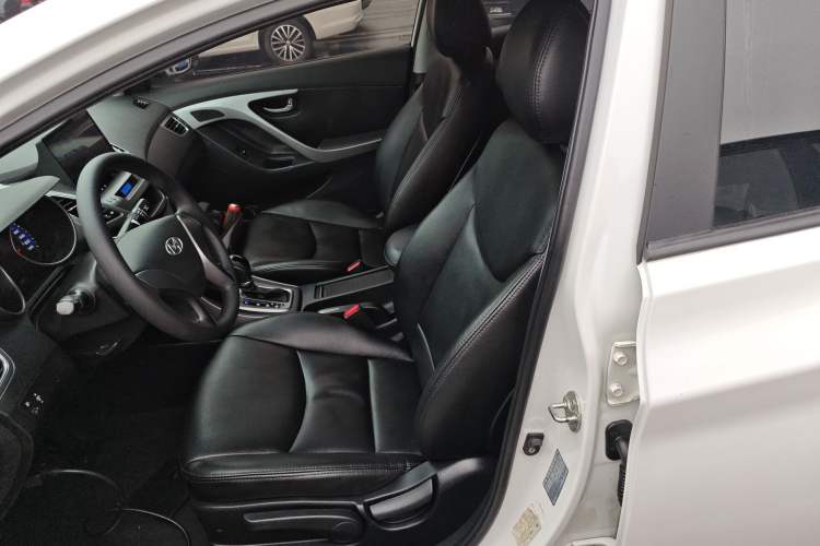 Used Hyundai Elantra (5th Generation / Langdong) 2015 1.6L Automatic Fashion Model
