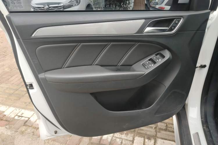 Used Roewe RX5 2019 20T Two-Wheel Drive Automatic 4G Connected Platinum Edition
