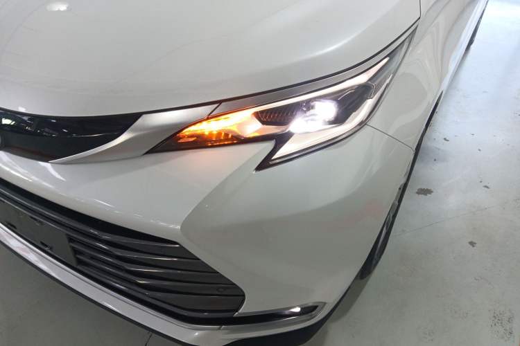 Used Toyota Sienna 2021 2.5L Hybrid Ultimate Edition